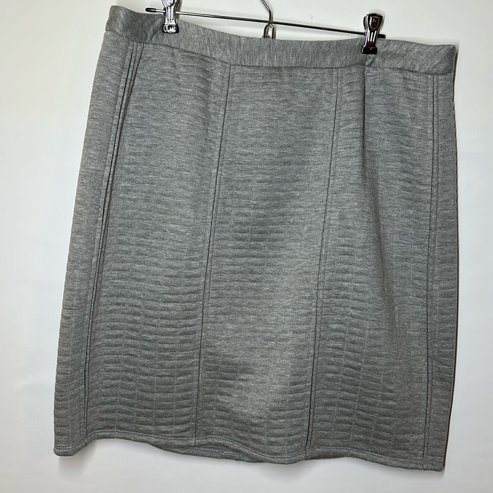 Sharagano Gray Quilted Skirt. Sz. 16